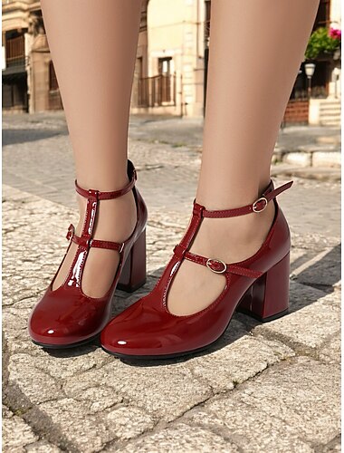  Rote Mary-Jane-Pumps aus Lackleder mit T-Riemen und Blockabsatz im 80er-Stil für Damen – stilvolles und bequemes Schuhwerk für legere und formelle Anlässe