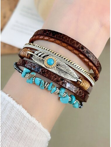  Magnetarmband aus Boho-Leder und Türkis – verstellbares mehrschichtiges Design mit Federn und Edelsteinen, perfekt für den lässigen Sommer- und Festival-Stil