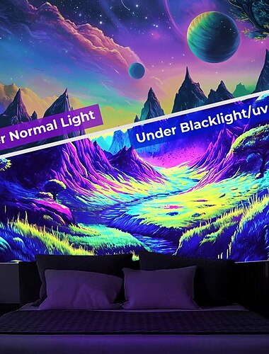  ブラックライトタペストリー　暗闇で光る　グローパーティー　UV反応　トリッピーな霧の山の自然風景　ハンギングタペストリー　壁アート　ミュール　リビングルーム　寝室用