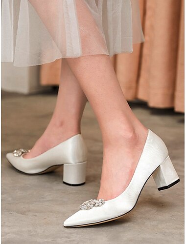  weiße Blockabsatz-Hochzeitspumps – elegante Brautschuhe mit Kristallbrosche