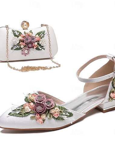  weiße, mit Blumen bestickte flache Schuhe mit passender Clutch – elegante Hochzeits- und Brautschuhe für Frauen