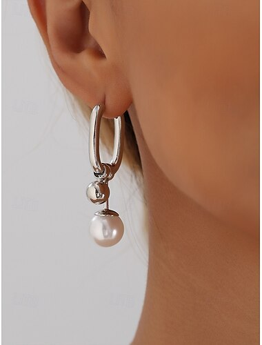  Boucles d'oreilles créoles asymétriques chics pour femmes avec ornements de perles et de boules en métal - modernes et élégantes, adaptées aux femmes à la mode à porter pour des occasions quotidiennes et en soirée