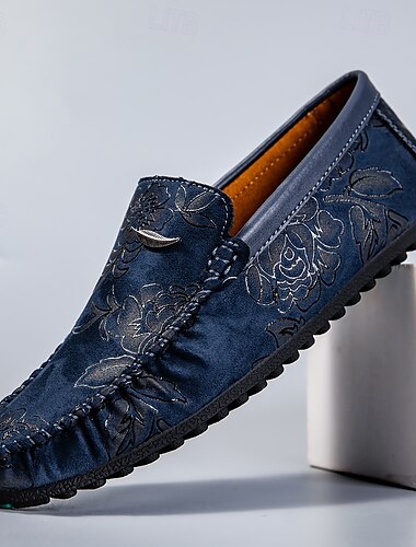  blomsterbroderte herremokkasiner i semsket skinn - stilige slip-on sko perfekt for uformelle utflukter og kunstneriske begivenheter