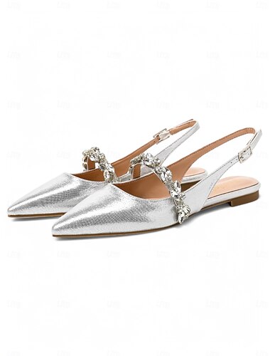  srebrne, zdobione cyrkoniami, spiczaste czółenka – eleganckie buty typu slingback dla panien młodych i na wieczorne wyjścia