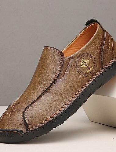 Beige Mokassins aus echtem Kunstleder für Herren – lässige Slip-On-Fahrerschuhe mit handgefertigten Nähten für Outdoor und Reisen