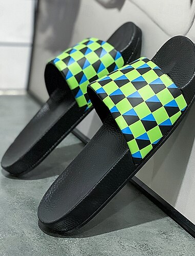  Herren-Sandalen mit lebendigen geometrischen Mustern – lässiges Sommerschuhwerk für Strand und Pool