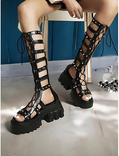 czarne sandały typu gladiator na platformie - masywne, sznurowane buty do kolan w stylu punkowym i gotyckim