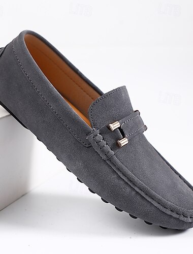  Burgunderrote Wildleder-Loafer für Herren – Slip-On-Mokassins mit Metallakzent für Freizeit- und Business-Kleidung