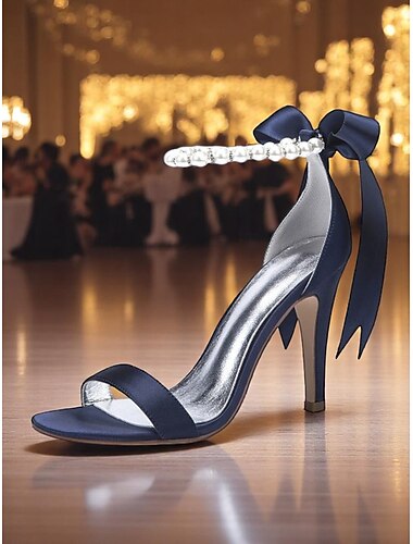  Sandalias de tacón alto de satén azul marino para mujer: tacones de aguja con tira de perla en el tobillo y lazo de cinta para bodas, cócteles elegantes y ocasiones especiales.