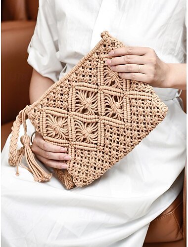  Bolso bandolera bohemio tejido a mano para mujer: bolso bandolera vintage de macramé con borla para vacaciones en la playa y atuendos casuales. Color: negro, blanco y rosa.
