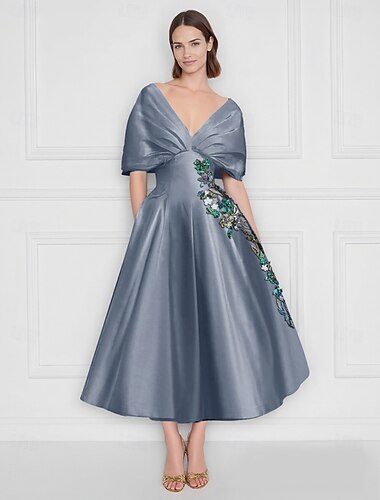  Blå A-Linje Cocktail Kjoler Elegant Kjole Formell Bryllup Ankellengde Kort Erme Off Shoulder Sateng med Blomstertrykk Broderi Lomme