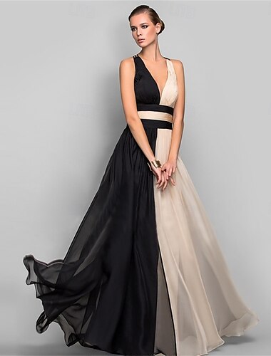  A-Linje Quinceanera Kjoler Festkjole Bryllup Bryllupsgjester Gulvlengde Ermeløs V Uten Rygg Polyester Med Broderi