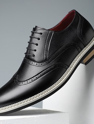  Herren-Brogues aus weißem und hellbraunem Kunstleder mit blauen Akzenten – trendige Ballschuhe für stilbewusste Männer