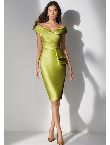  Åtsmitande Telång Cocktailklänningar Festklänningar Elegant glittrande Kortärmad Över axeln Bröllop Formell Stretchig satäng med Slits