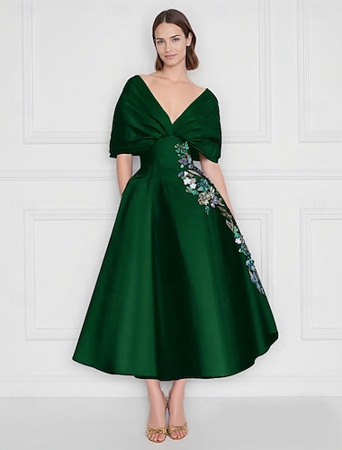  Blå A-Linje Cocktail Kjoler Elegant Kjole Formell Bryllup Ankellengde Kort Erme Off Shoulder Sateng med Blomstertrykk Broderi Lomme