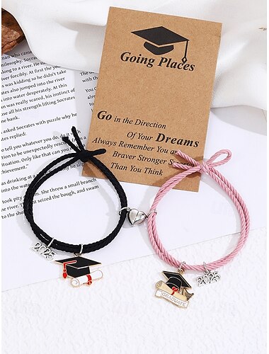  Magnetarmband-Set mit Herzmotiv zum Schulabschluss 2025 – verstellbares Seilarmband mit Kappe und Diplom-Anhänger – Abschlussgeschenk 2025 für Jungen und Mädchen, Zubehör für die Abschlussfeier