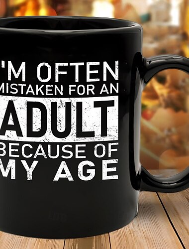  Taza de café divertida para adultos. A menudo me confunden con un adulto debido a mi edad. Humor sarcástico. Regalo de broma para amigos, compañeros de trabajo, hombres o mujeres. Taza de cerámica de