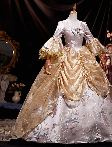  Robe de bal de style néo-rococo : l'élégance européenne du XVIIIe siècle rencontre le style américain primitif