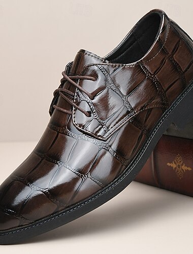  herenschoenen van bruin krokodillenleer met vetersluiting en duurzame zool voor formele gelegenheden en zakelijke kleding