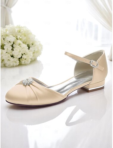  Zapatos planos de boda para mujer en satén plateado con detalle de cristal y tira en el tobillo, elegantes y cómodos, ideales para bodas formales.