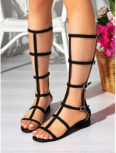 Svarte knehøye gladiatorsandaler til dame – stropper i romersk stil med lav blokkhæl for musikkfestivaler og sommerutflukter