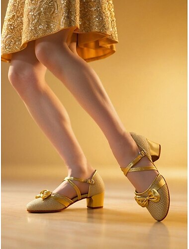  Glitzernde, goldene Tanzschuhe für Mädchen mit niedrigem Absatz, Schleife und gekreuzten Riemen – funkelnde Performance-Schuhe für Jugendbühnenshows, Gesellschaftstanzproben und Talentwettbewerbe