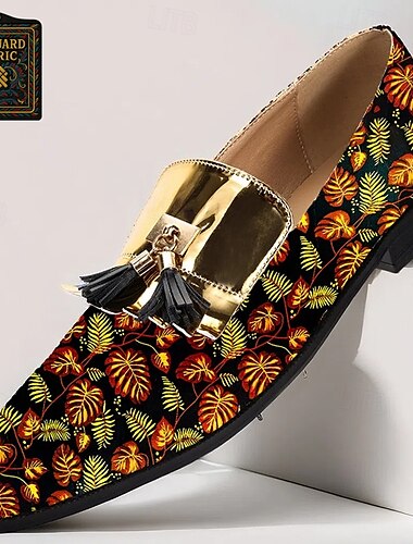  mocassins jacquard pour hommes avec motif de feuilles tropicales et détails de pompons en métal doré, des mocassins audacieux et élégants pour les cocktails, les événements de mode et les tenues de soirée