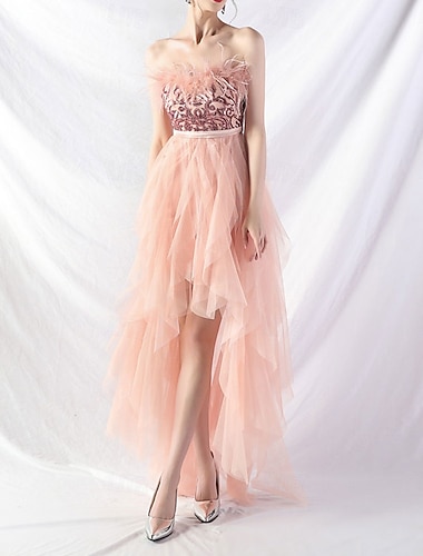  A-vonalú Quinceanera Ruhák Elegáns Ruha Formális Esküvő Aszimmetrikus Ujjatlan Strapless Tüll Hátul Nyitott Toll Hímzéssel