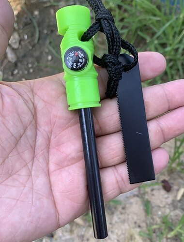  Tragbares Premium-Feuerstarter-Set aus Feuerstein und Stahl – kompaktes Mehrzweck-Überlebenswerkzeug mit Magnesiumstäben und Zunderschnur für Camping, Wandern, EDC und Notsituationen