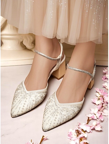  Tacones de bloque con punta puntiaguda color marfil para mujer con adornos de perlas y diamantes de imitación: elegantes zapatos de tacón con tira en el tobillo para cócteles y eventos formales.