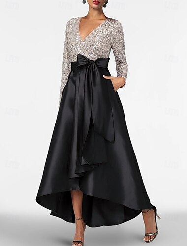  A-Line Cocktail Kjoler Elegant Kjole Formelt Bryllup Asymmetrisk Lange Ærmer V-Hals Lomme Satin med Sløjfer