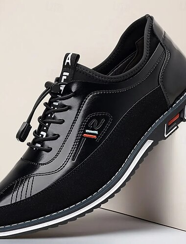  Braune Herren-Sneaker aus Kunstleder und Mesh-Einsätzen – bequeme Schnürschuhe für den täglichen Weg zur Arbeit, das legere Büro und Wochenendausflüge