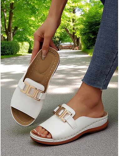  Weiße Damen-Sandalen aus Kunstleder mit goldener Schnalle im lässigen Stil für Gartenspaziergänge, Urlaub und tägliche Besorgungen