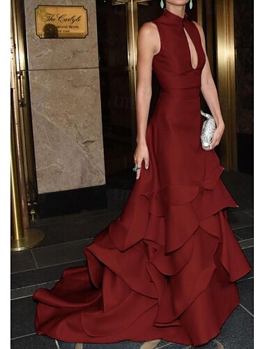  Meerjungfrauenschnitt Abendkleid Elegant Kleid Formell Hochzeit Hofschleppe Ärmellos Reverskragen mit Schlitz Satin mit Rüschen 2025