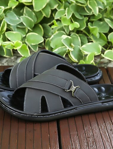  Miesten mustat keinonahkaiset mukavuussandaalit, avoin kärki, hengittävä malli, pehmeä pehmustettu pohja, rento kesätyyli jokapäiväiseen käyttöön ja matkoille