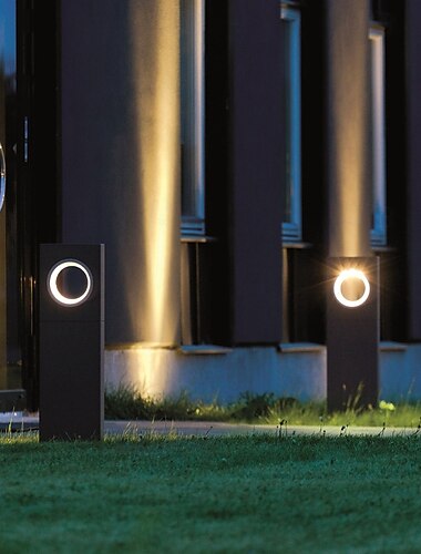  ulkokäyttöön tarkoitettu led-pylväsvalaisin, moderni ulkoseinävalaisin, lämmin valkoinen valon väri, sähkökäyttöinen aurinkopolku, lattia, nurmikko, maisemavalaistus, valot, huvila, piha, polku,