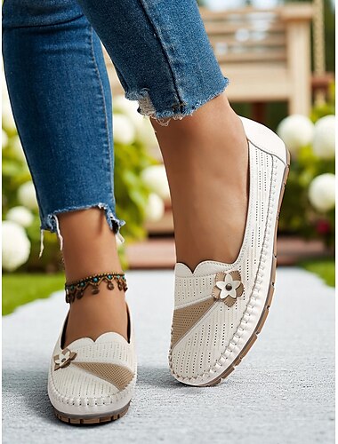  weiße perforierte Loafer für Damen mit Blumendetail – weiche, lässige Ballerinas für Gartenspaziergänge, Autofahrten und Komfort im Alltag