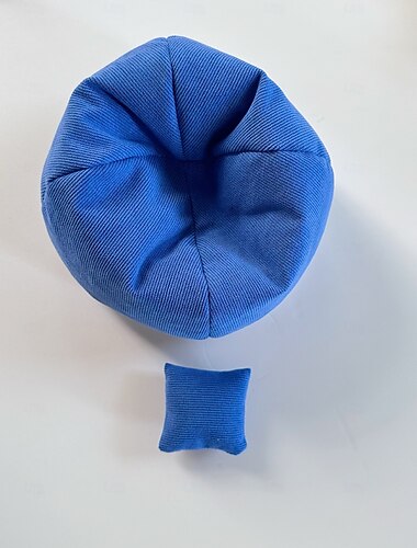  Minisofa für 17 cm große Vinylpuppen (keine Puppe), weiches, bequemes Miniatursofa für das Puppenhaus, süße Möbeldekoration für das Puppenzimmer, Minisofa-Zubehör zum Ausstellen oder Sammeln