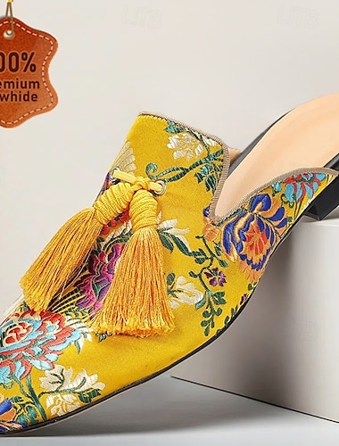  Mules en cuir de vachette jaune de qualité supérieure pour hommes avec broderie florale vibrante et détails à pompons – des chaussures chics pour les rassemblements d'été et les festivités décontractées