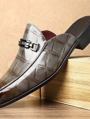  Braune, glänzende Slipper für Herren – Krokodilprägung mit Metallbit-Detail, elegante Abendschuhe für formelle Anlässe, Business und Hochzeiten