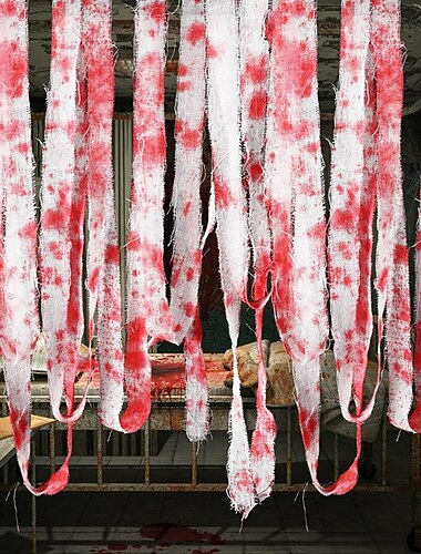  Décorations d'Halloween : bandes de gaze ensanglantées de 50 mètres, bandages suspendus effrayants tachés de sang, accessoires d'horreur pour maison hantée, fête d'Halloween, escape game, décoration