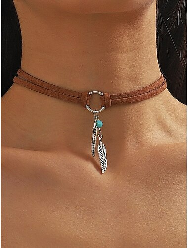  Halsband med bohemiskt fjäderberlock för kvinnor – rem i konstläder med turkos pärla, justerbara festivalsmycken för fria tonåringar och vuxna, perfekt för sommarutflykter och konserter.