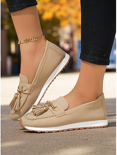  Beige damloafers med tofsar i konstläder och guldkedja - avslappnade, preppy platta mockasiner för damer, perfekta för arbete, bilkörning och dagligt streetwear