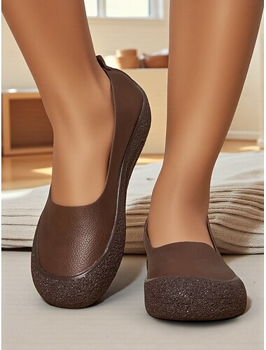 Damesko med kaffefarget, bred tå – myke slip-on-sko med sklisikker såle for heldagsturer, reiser og fritidsbruk.