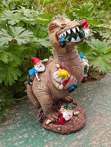  Statua in resina di gnomo che afferra dinosauri, divertente decorazione da giardino per cortile o casa, regalo creativo in resina per gli amanti dei dinosauri e decorazioni da giardino.
