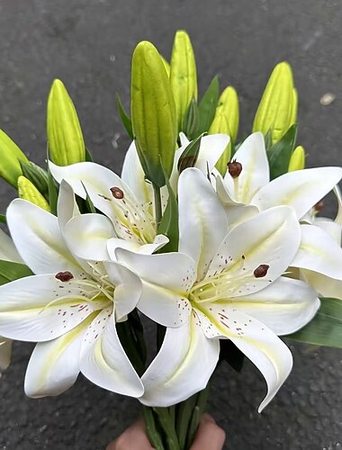  10 ramos de lirios blancos artificiales, arreglos florales de plástico realistas para el hogar, el jardín, la boda y las decoraciones navideñas, perfectos para Pascua, Ramadán, el Día de San Patricio,