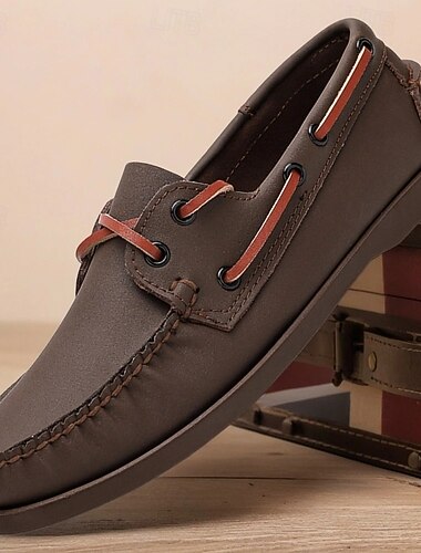  brune loafers for menn – klassiske slip-on-sko med kontrastsøm, perfekt for uformelle og kontormiljøer