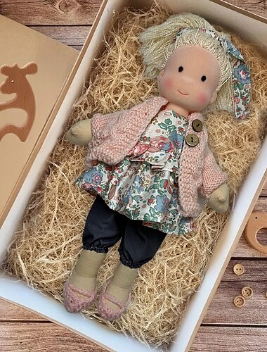  手作りのウォルドルフ人形、女の子の赤ちゃん用、洋服セット付き - 11.8インチの柔らかいぬいぐるみ、幼児向け、お子様へのクリスマスプレゼントに最適