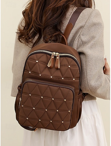  Mochila de nailon impermeable y acolchada para mujer: mochila ligera y moderna con detalles tachonados y diseño multibolsillos para la escuela, el trabajo o viajes.