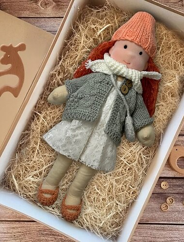  手作りのウォルドルフ人形、女の子の赤ちゃん用、洋服セット付き - 11.8インチの柔らかいぬいぐるみ、幼児向け、お子様へのクリスマスプレゼントに最適